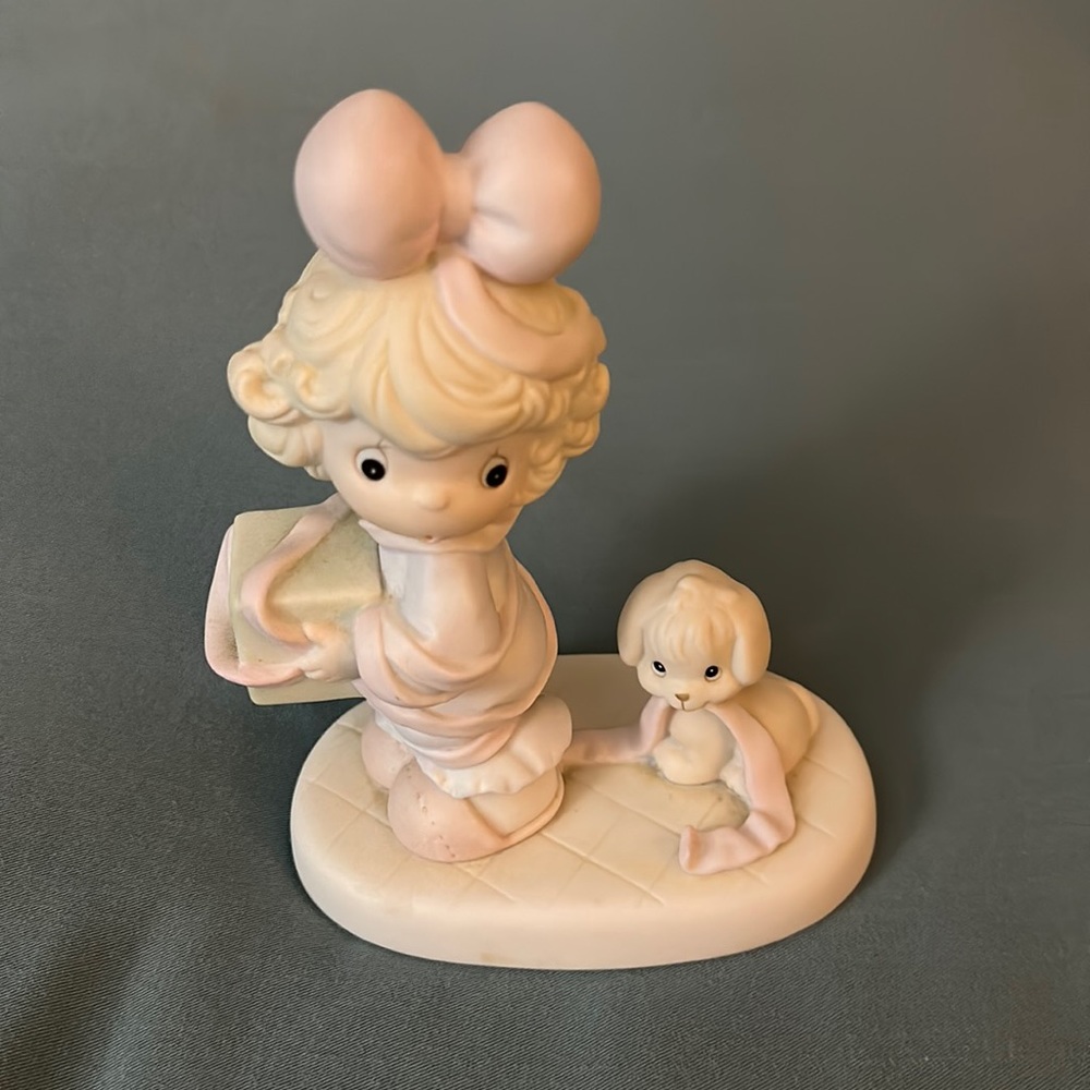 Precious Moments Figurine 527580 Tied Up For The Holidays
